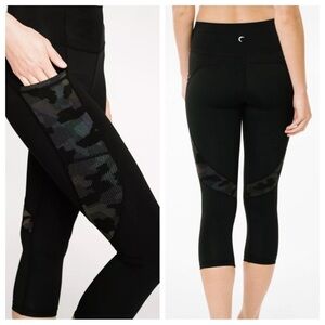 Zyia Black Camo Reflective Brilliant Pocket Hi-Rise Leggings Size 6-8